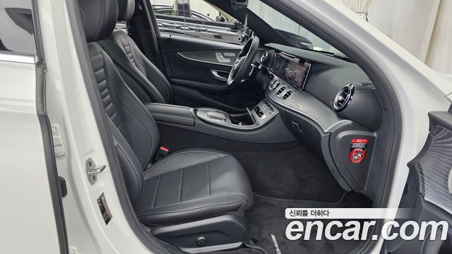 Mercedes-Benz E-Class 2022 — photo 16
