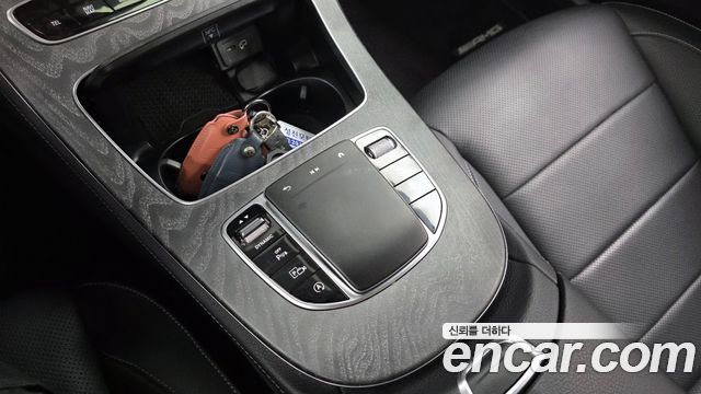 Mercedes-Benz E-Class 2022 — photo 28