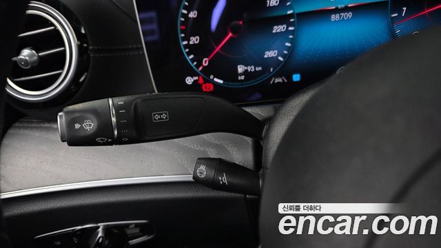 Mercedes-Benz E-Class 2022 — photo 29