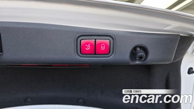 Mercedes-Benz E-Class 2022 — photo 30