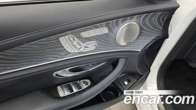 Mercedes-Benz E-Class 2022 — photo 33