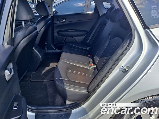 Kia K5 2017 — photo 11