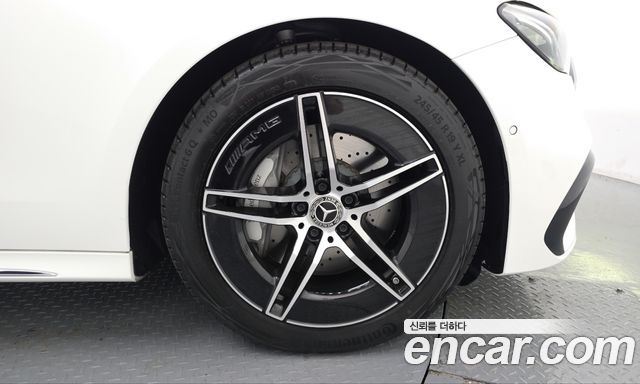 Mercedes-Benz E-Class 2026 — photo 7