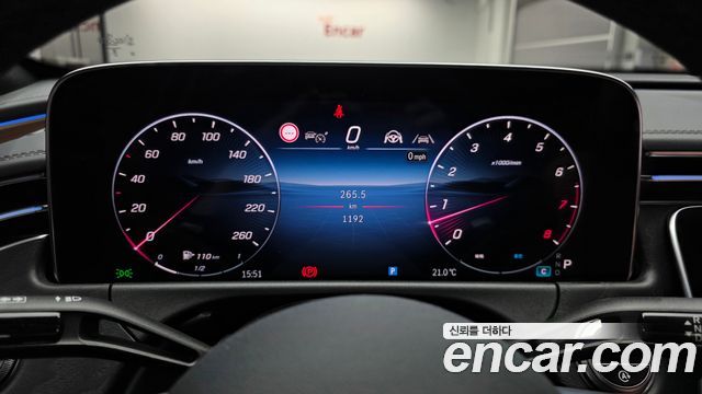 Mercedes-Benz E-Class 2026 — photo 11