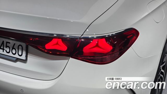 Mercedes-Benz E-Class 2026 — photo 9