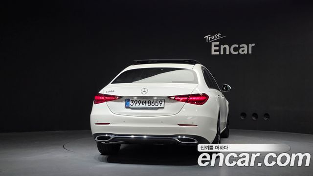 Mercedes-Benz C-Class 2026 — photo 4