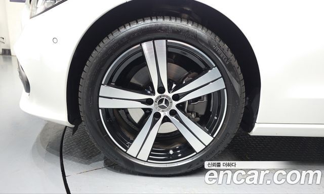 Mercedes-Benz C-Class 2026 — photo 5