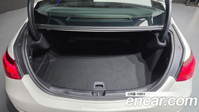 Mercedes-Benz C-Class 2026 — photo 25