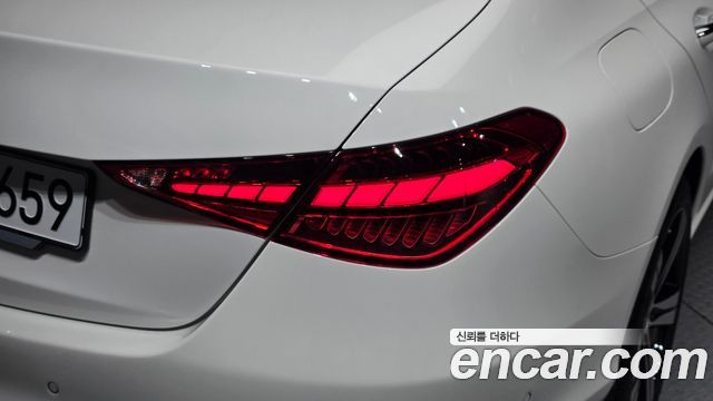 Mercedes-Benz C-Class 2026 — photo 9