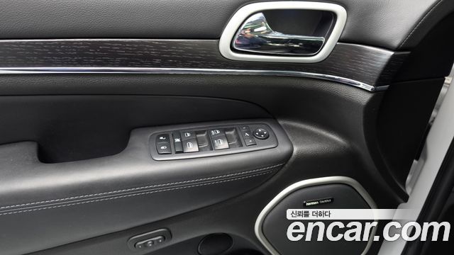 Jeep Cherokee 2020 — photo 27