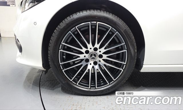 Mercedes-Benz C-Class 2026 — photo 5