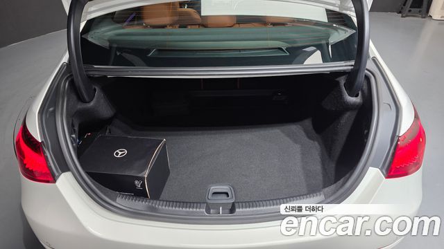 Mercedes-Benz C-Class 2026 — photo 24