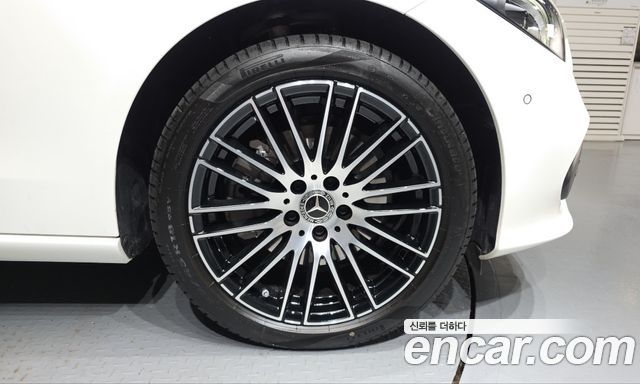 Mercedes-Benz C-Class 2026 — photo 7