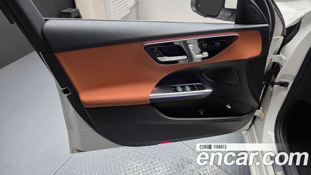 Mercedes-Benz C-Class 2026 — photo 14