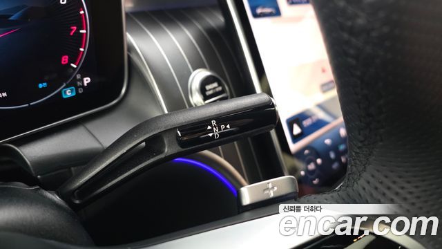 Mercedes-Benz GLC-Class 2025 — photo 9