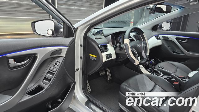 Hyundai AVANTE 2016 — photo 13