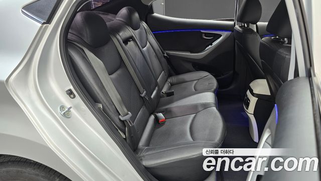 Hyundai AVANTE 2016 — photo 17