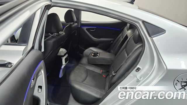 Hyundai AVANTE 2016 — photo 18