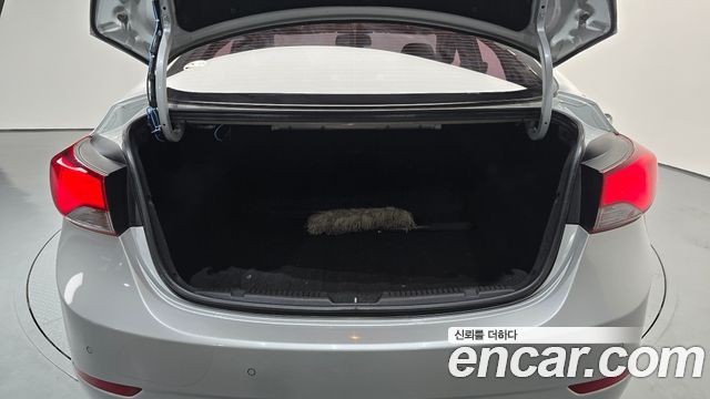 Hyundai AVANTE 2016 — photo 26
