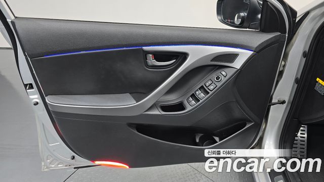 Hyundai AVANTE 2016 — photo 14