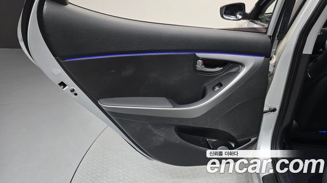Hyundai AVANTE 2016 — photo 15
