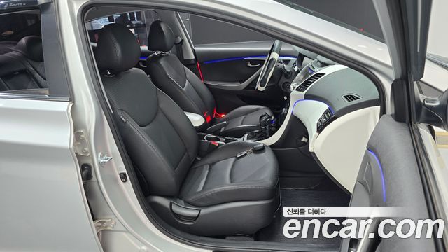 Hyundai AVANTE 2016 — photo 16