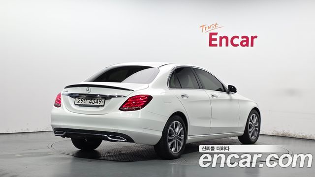 Mercedes-Benz C-Class 2018 — photo 2