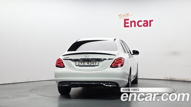 Mercedes-Benz C-Class 2018 — photo 4