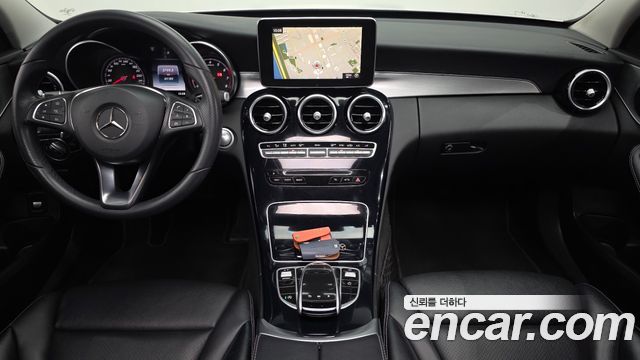 Mercedes-Benz C-Class 2018 — photo 10