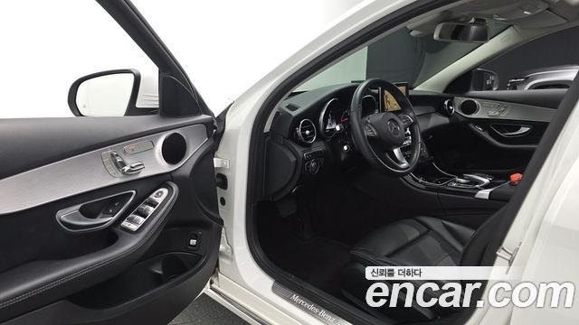 Mercedes-Benz C-Class 2018 — photo 13
