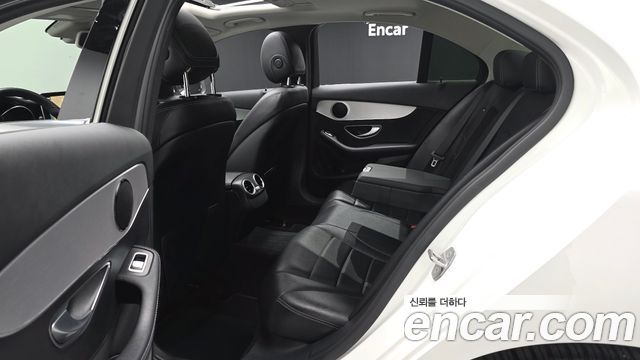 Mercedes-Benz C-Class 2018 — photo 17
