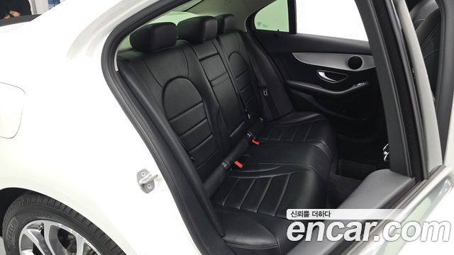 Mercedes-Benz C-Class 2018 — photo 18