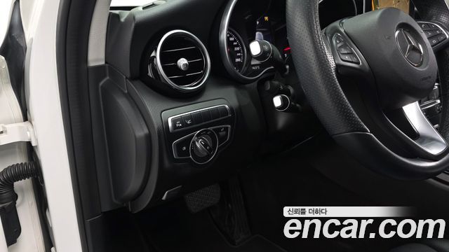 Mercedes-Benz C-Class 2018 — photo 19