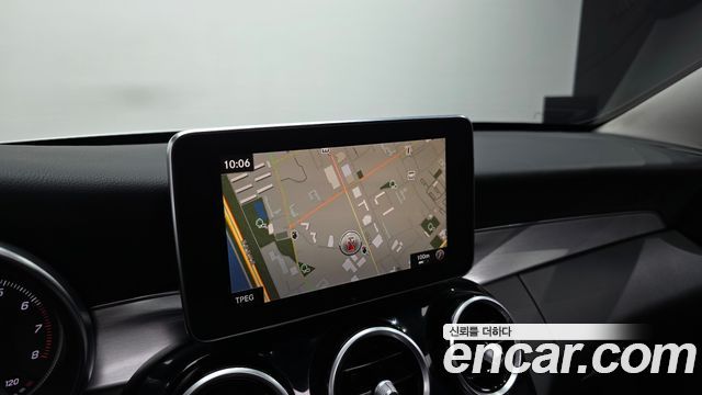 Mercedes-Benz C-Class 2018 — photo 21