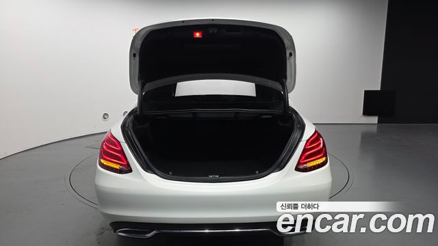 Mercedes-Benz C-Class 2018 — photo 26