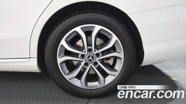Mercedes-Benz C-Class 2018 — photo 7