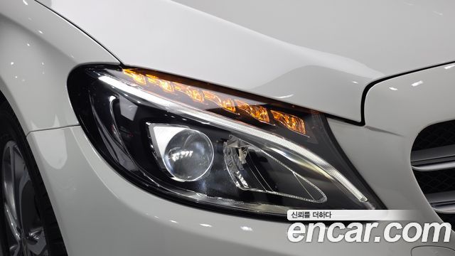 Mercedes-Benz C-Class 2018 — photo 8