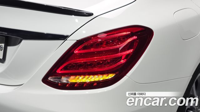 Mercedes-Benz C-Class 2018 — photo 9