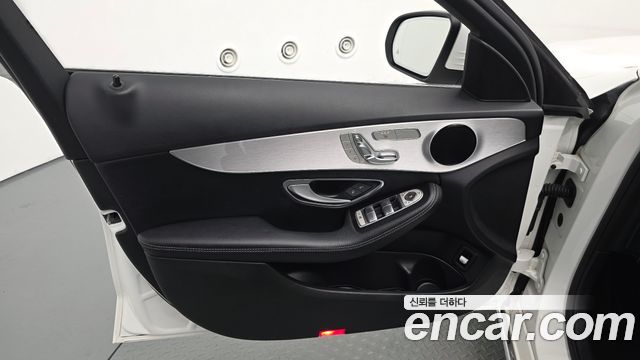 Mercedes-Benz C-Class 2018 — photo 14