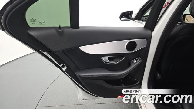 Mercedes-Benz C-Class 2018 — photo 15