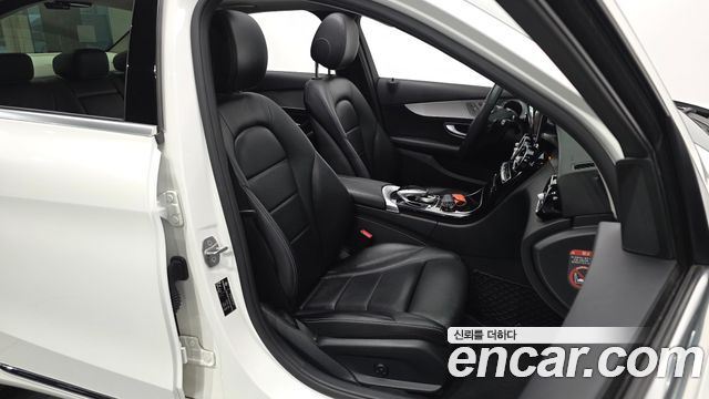 Mercedes-Benz C-Class 2018 — photo 16