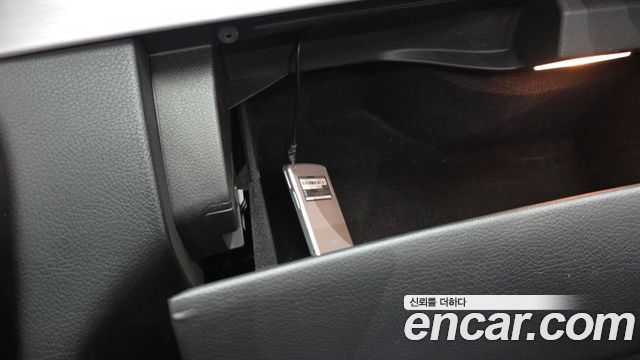 Mercedes-Benz C-Class 2018 — photo 27