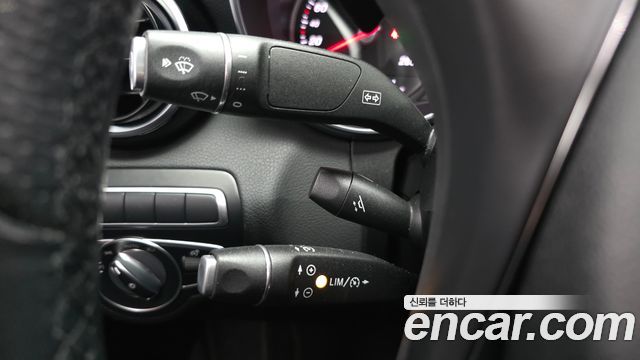 Mercedes-Benz C-Class 2018 — photo 28