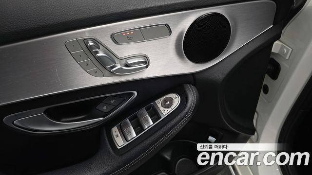 Mercedes-Benz C-Class 2018 — photo 29