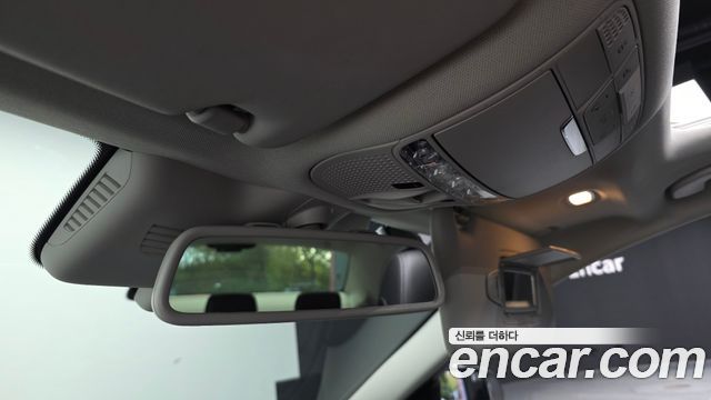 Mercedes-Benz C-Class 2018 — photo 30
