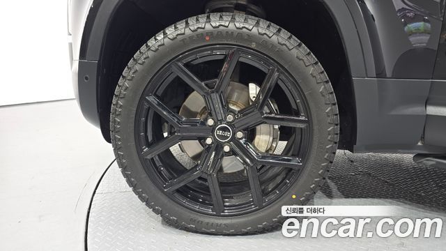 Land Rover Defender 2022 — photo 5