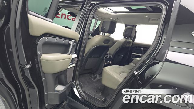 Land Rover Defender 2022 — photo 17
