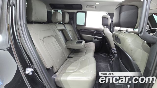 Land Rover Defender 2022 — photo 18