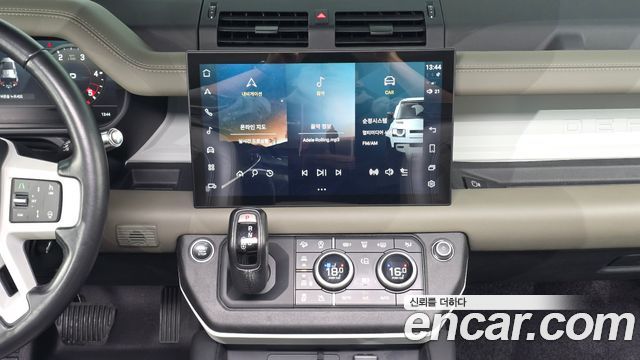 Land Rover Defender 2022 — photo 20