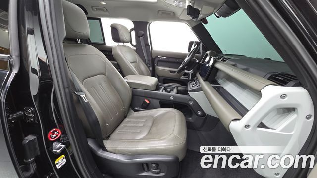 Land Rover Defender 2022 — photo 16